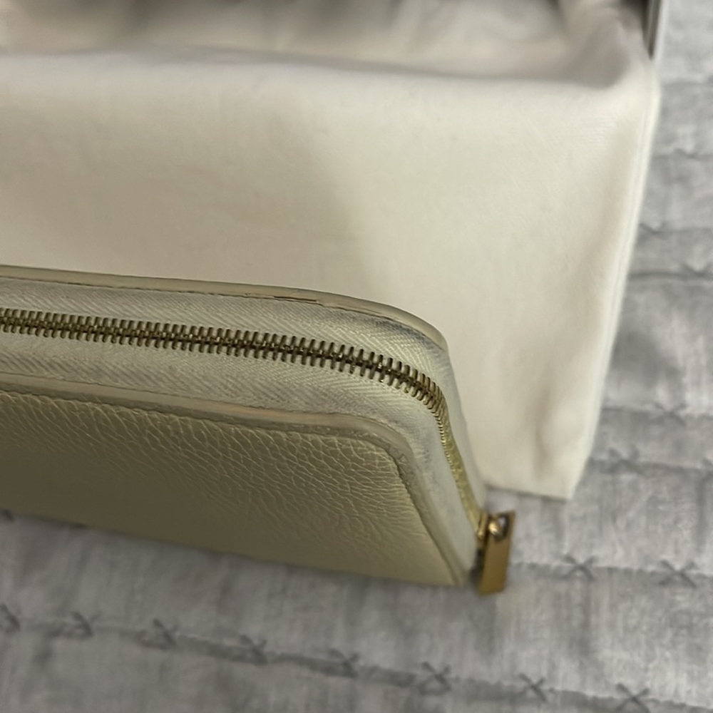 Celine Preloved wallet great condition comes with box n dust bag . - Picture 11 of 12